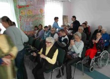 DSCF8754 19.11.2015 – „Zemsta” – na widowni goście z DPS im. Florentyny Malskiej i uczestnicy Środowiskowego Domu Samopomocy przy ul. Okrzei