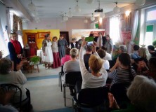 DSC03256 25.10.2017 „Ania z Zielonego Wzgórza” występ dla uczestników WTZ, ŚDS z ul. Krzemionkowej i mieszkańcy DPS im. Jana Pawła II