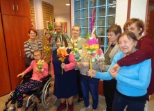 DSC07376 10.04.2019 Przygotowywanie palm wielkanocnych w ŚDS przy ul. Kołłątaja